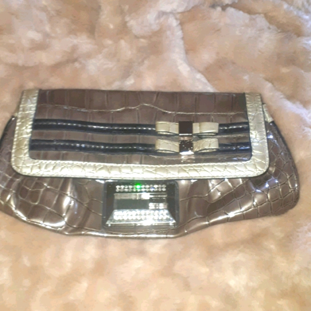 Guess Clutch
